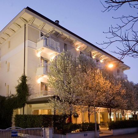 Hotel Maestrale Riccione Exteriör bild