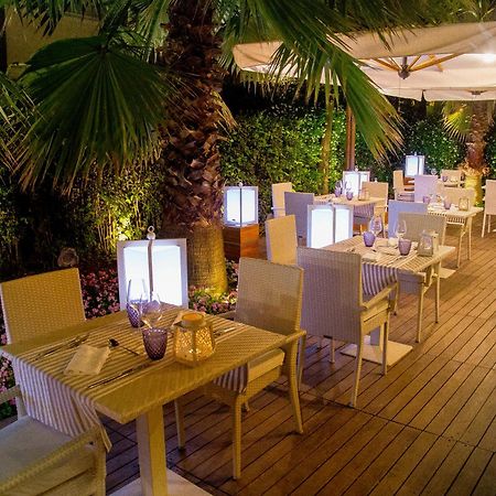 Hotel Maestrale Riccione Exteriör bild