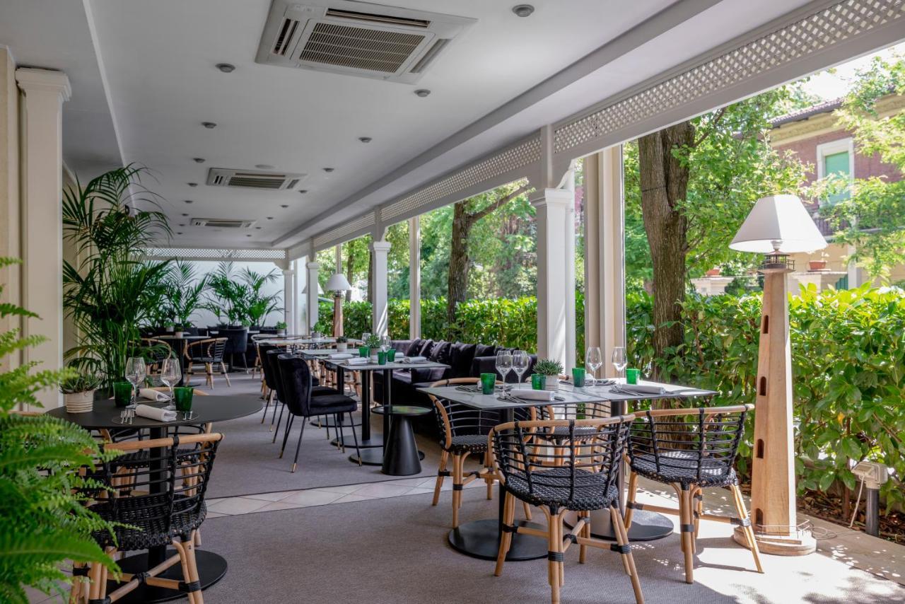 Hotel Maestrale Riccione Exteriör bild