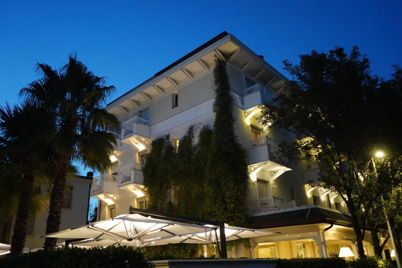 Hotel Maestrale Riccione Exteriör bild