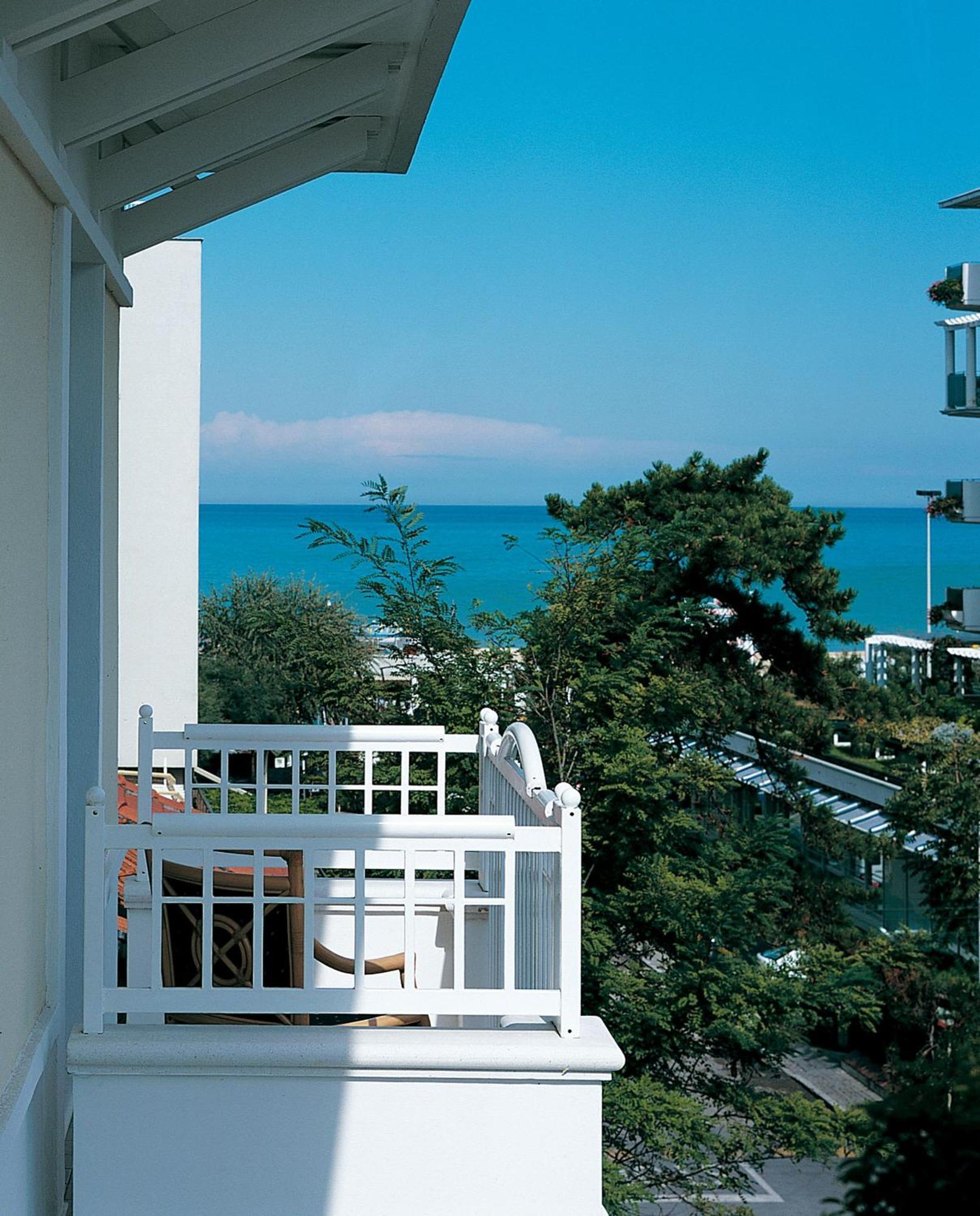 Hotel Maestrale Riccione Exteriör bild