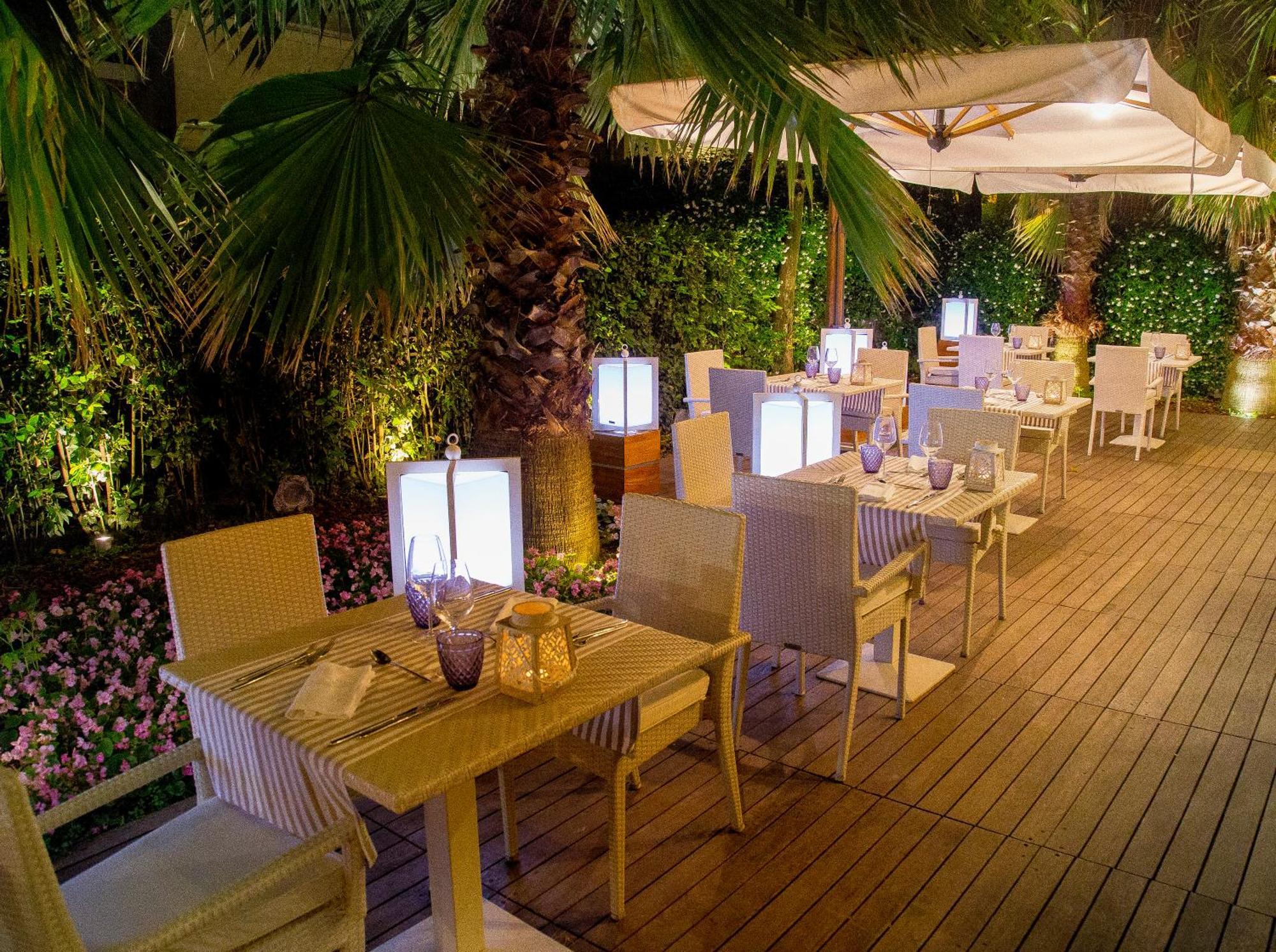 Hotel Maestrale Riccione Exteriör bild